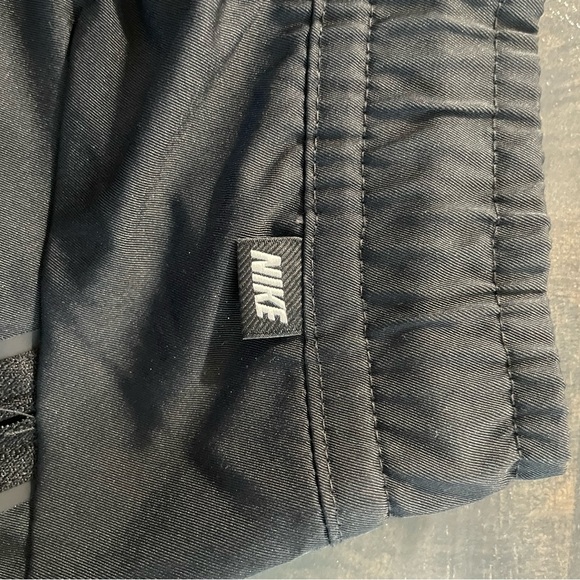 Nike Men's Sportswear Tech Essentials Unlined Commuter Pants - Picture 5 of 10